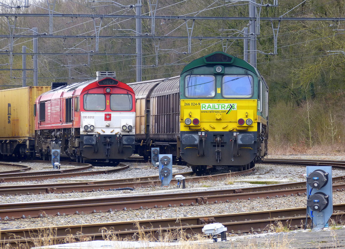 Die Class 66 DE6312  Alix  von Crossrail steht mit einem MSC-Containerzug im Bahnhof Montzen.
Rechts daneben steht die Class 66  266 024-9 von Railtraxx mit einem Güterzug. 
Aufgenommen in Montzen-Gare(B). 
Bei wolken am Nachmittag vom 4.3.2018. 