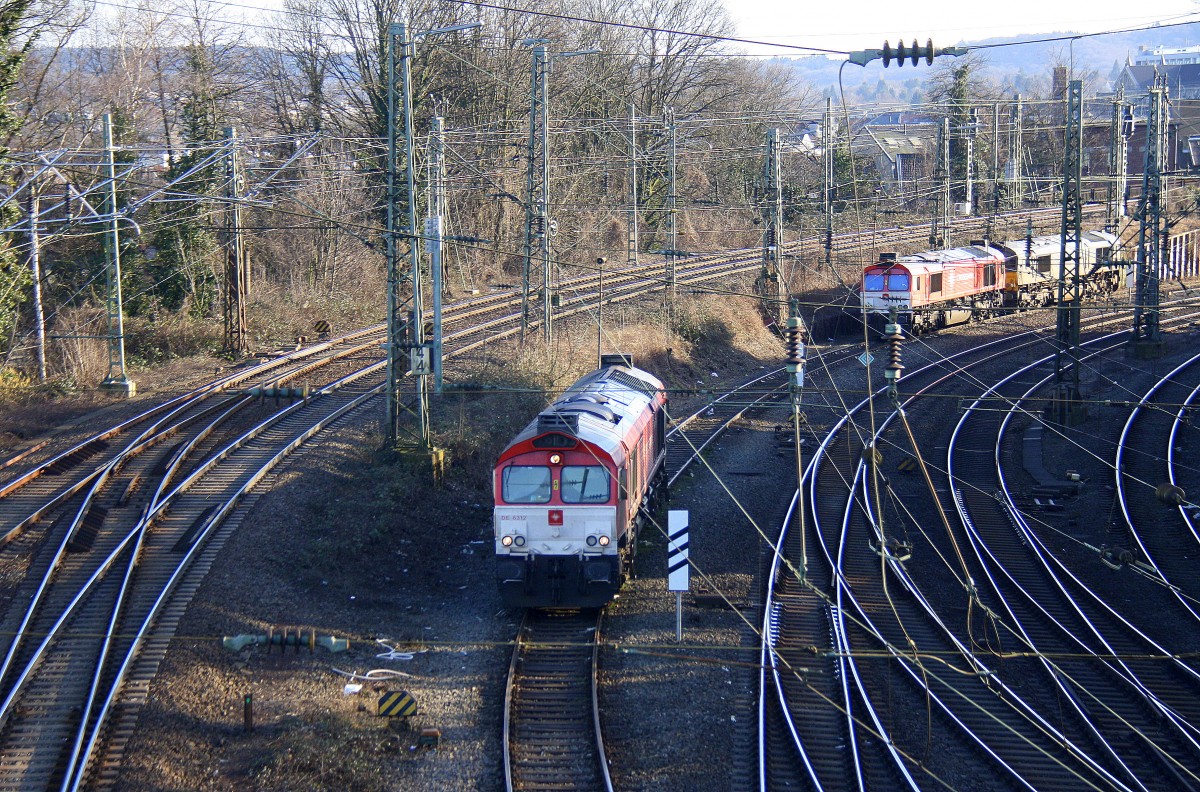 Die Class 66 DE6312  Alix  von Crossrail steht mit Motor an und im Hintergrund stehen zwei Class 66 DE6314  Hanna  von Crossrail und die DE6307 von DLC-Railways stehen auf dem Abstellgleis in Aachen-West. Aufgenomen von der Brücke der Turmstraße in Aachen bei schönem Sonnenschein am Nachmittag vom 28.2.2015.