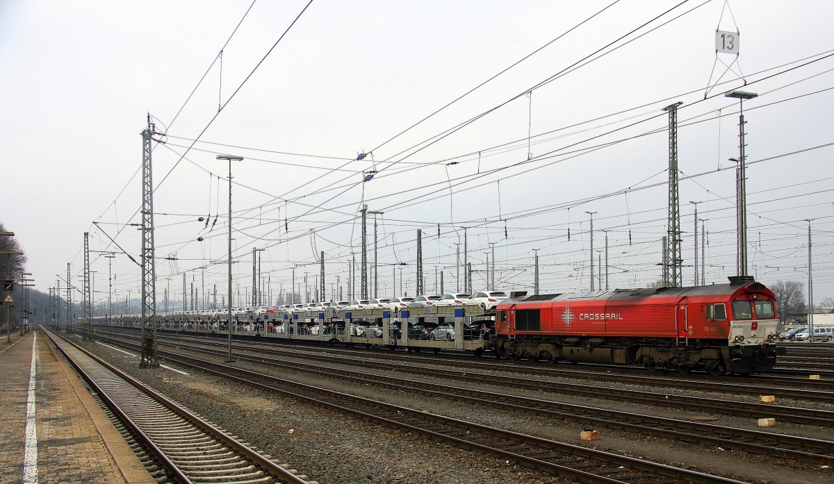 Die Class 66 DE6312  Alix  von Crossrail steht in Aachen-West mit einem sehr langen Mercedes-Autozug aus Kornwestheim nach Zeebrugge-Ramskapelle(B) und wartet auf die Abfahrt nach Belgien.
Aufgenommen vom Bahnsteig in Aachen-West am 14.3.2015.