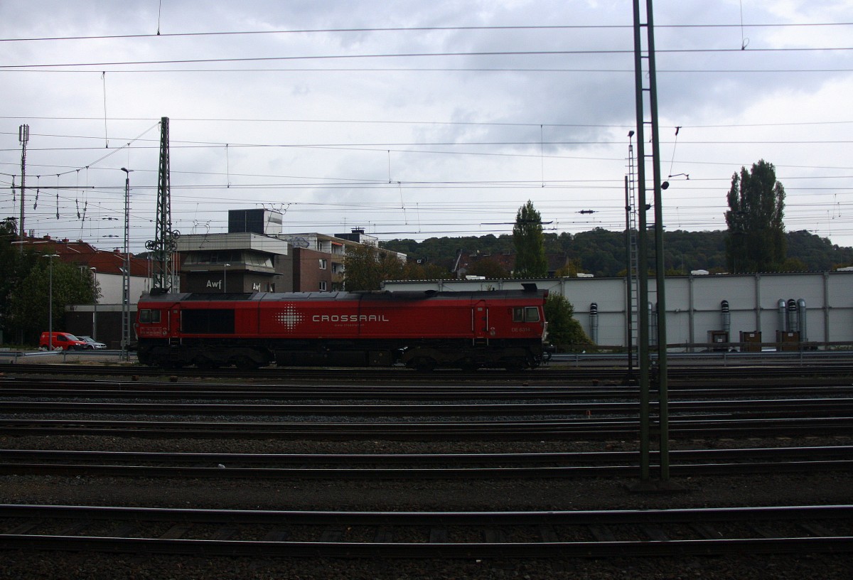 Die Class 66 DE6314  Hanna  von Crossrail rangiert in Aachen-West.
Aufgenommen vom Bahnsteig in Aachen-West bei Regenwolken am Nachmittag vom 7.10.2014.