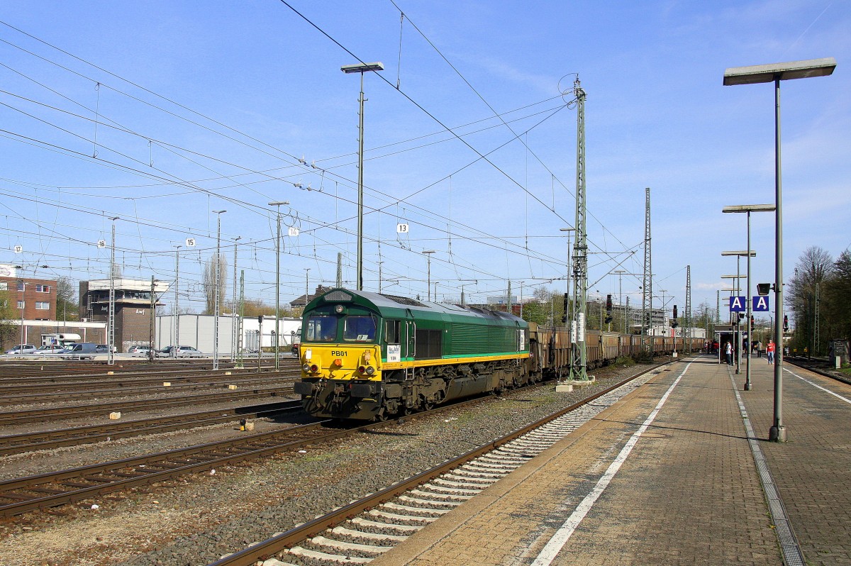 Die Class 66 PB01 von der Rurtalbahn-Cargo kommt mit einem Kurzen Bleizug aus Antwerpen-Lillo(B) nach Stolberg-Hammer und fährt in Aachen-West ein.
Aufgenommen vom Bahnsteig in Aachen-West. 
Bei schönem Frühlingswetter am Nachmittag vom 15.4.2015.