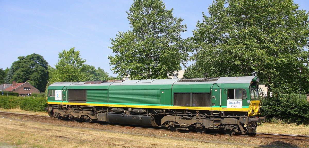 Die Class 66 PB01 von der Rurtalbahn-Cargo fährt als Lokzug von Geleen-Lutterade(NL) nach Sittard(NL). Aufgenommen in Geleen-Lutterade(NL). 
Bei Sommerwetter am 4.7.2015.