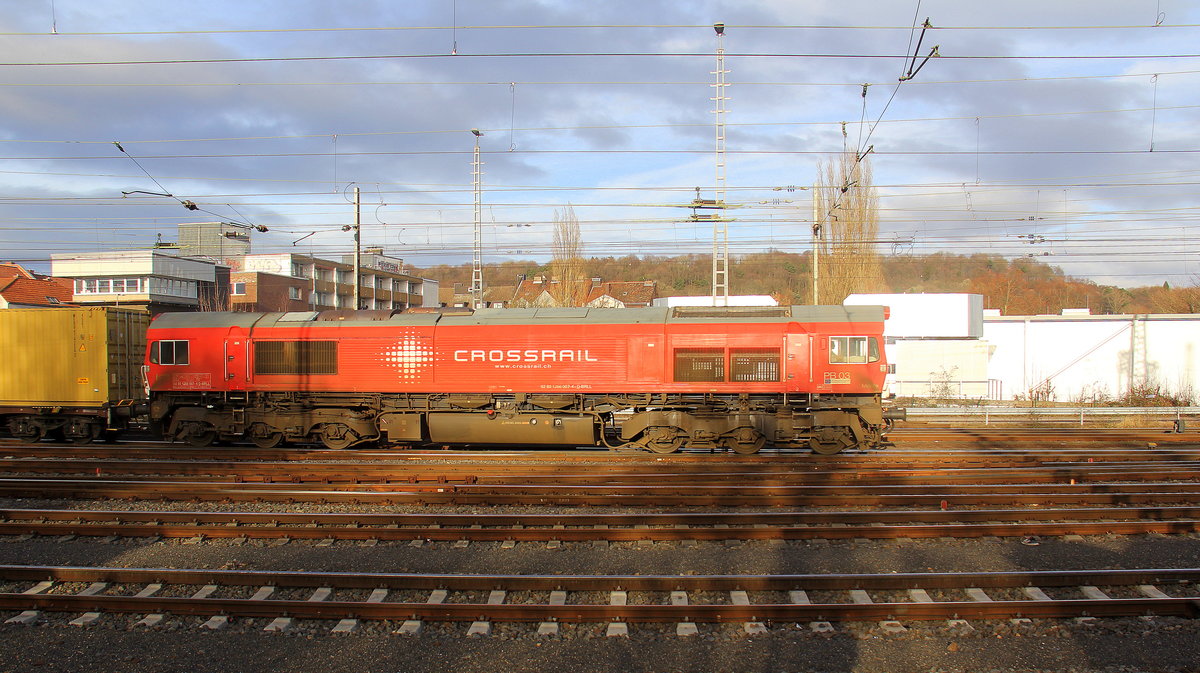 Die Class 66 PB03  Mireille  von Crossrail fährt mit viel Dieselpower mit einem Güterzug aus Antwerpen-Krommenhoek(B) nach Germersheim(D) und fährt in Richtung Aachen-Schanz,Aachen-Hbf,Aachen-Rothe-Erde,Stolberg-Hbf(Rheinland)Eschweiler-Hbf,Langerwehe,Düren,Merzenich,Buir,Horrem,Kerpen-Köln-Ehrenfeld,Köln-West,Köln-Süd. Aufgenommen vom Bahnsteig von Aachen-West.  
Bei Sonne und Wolken am Nachmittag vom 6.2.2019.