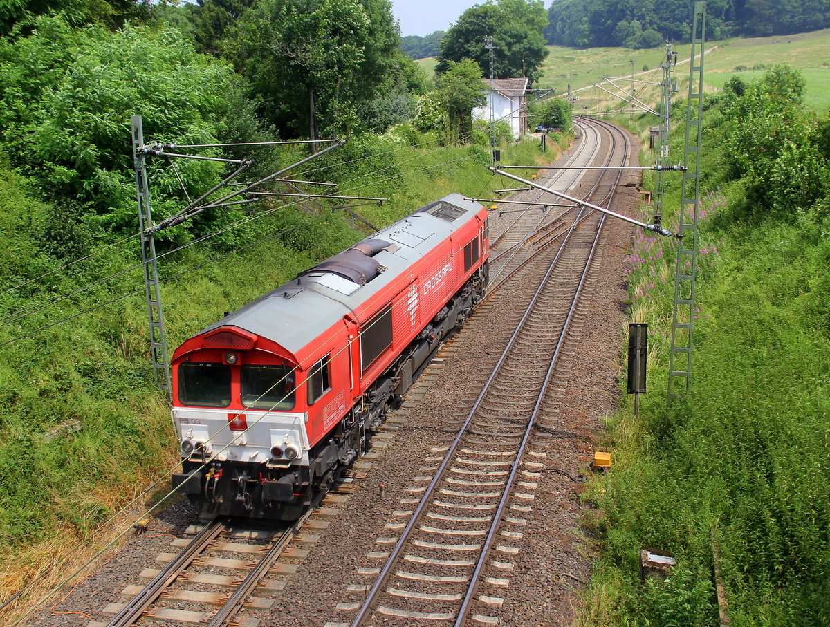 Die Class 66 PB03  Mireille  von Crossrail kommt die Gemmenicher-Rampe hochgefahren und fährt als Lokzug aus Aachen-West nach Montzen-Gare(B) und fährt gleich in den Gemmenicher-Tunnel hinein. 
Aufgenommen in Reinartzkehl an der Montzenroute. 
Bei Sommerwetter am Nachmittag vom 30.6.2019.