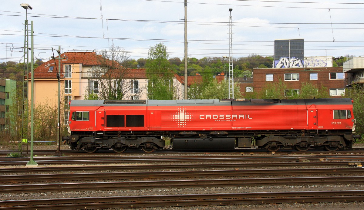 Die Class 66 PB03  Mireille  von Crossrail steht mit Motor an in Aachen-West. Aufgenommen vom Bahnsteig in Aachen-West bei Sonne und Regenwolken am Nachmittag vom 6.4.2014. 