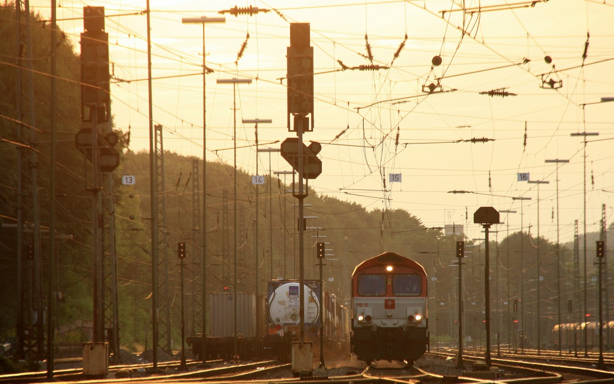 Die Class 66 PB12  Marleen  von Crossrail rangiert in Aachen-West am einem schnem Sommerabend vom 17.7.2013.
