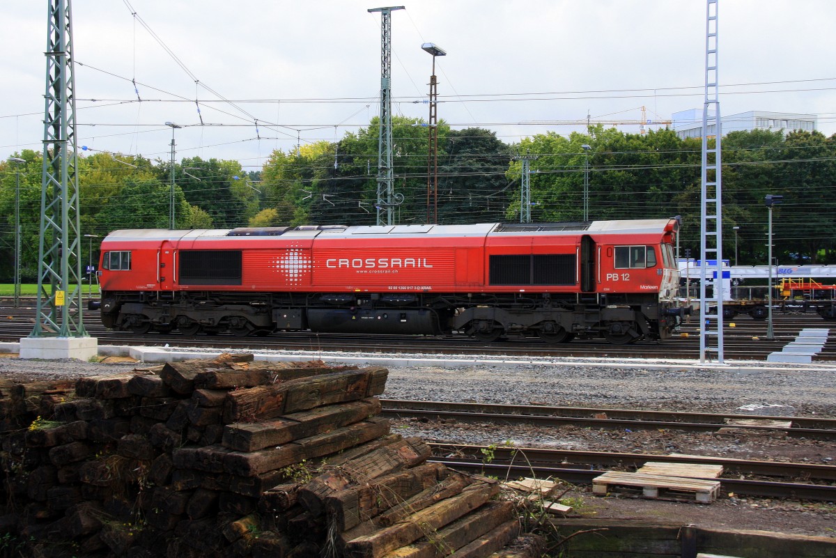 Die Class 66 PB12  Marleen  von Crossrail steht mit Motor an in Aachen-West an der Laderampe bei Sonne und Wolken am 20.9.2013.