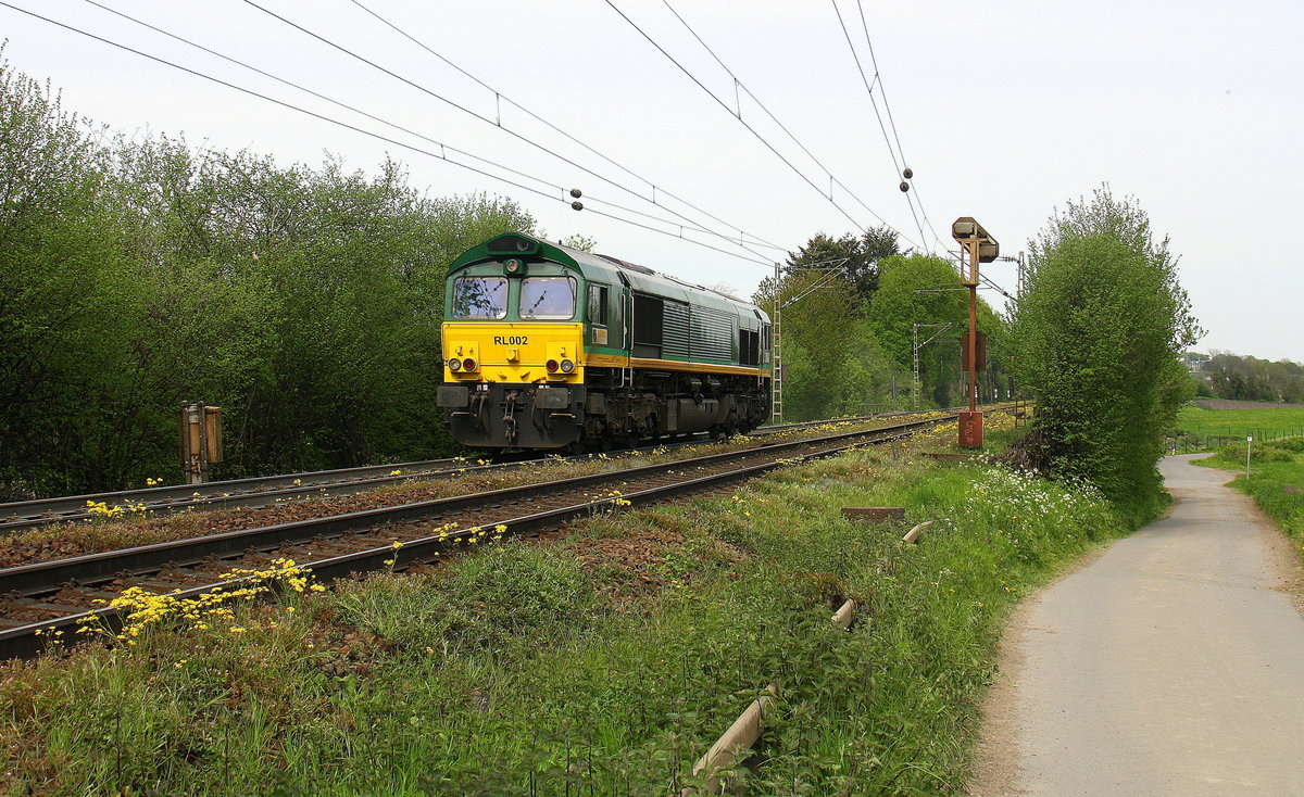 Die Class 66 RL002/V270 von der Rurtalbahn-Cargo kommt als Lokzug von Aachen-West nach Montzen(B) und fährt die Gemmenicher-Rampe hoch. 
Aufgenommen an der Montzenroute am Gemmenicher-Weg. 
Bei Sommerwetter am Nachmittag vom 9.5.2016.