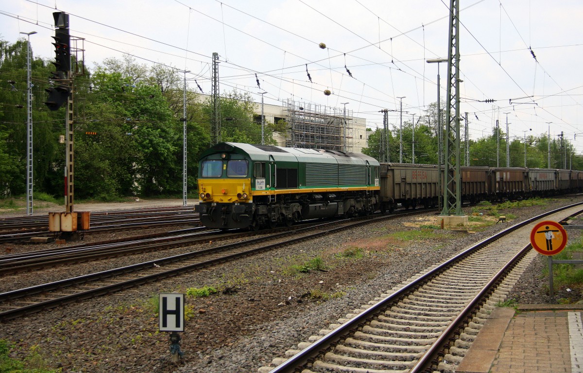 Die Class 66 V266/PB10 von der Rurtalbahn-Cargo kommt mit einem Bleizug aus Antwerpen-Lillo(B) nach Stolberg-Hammer und fährt in Aachen-West ein Aufgenommen vom Bahnsteig in Aachen-West bei Sonne und Gewitterwolken am Nachmittag vom 25.4.2014.