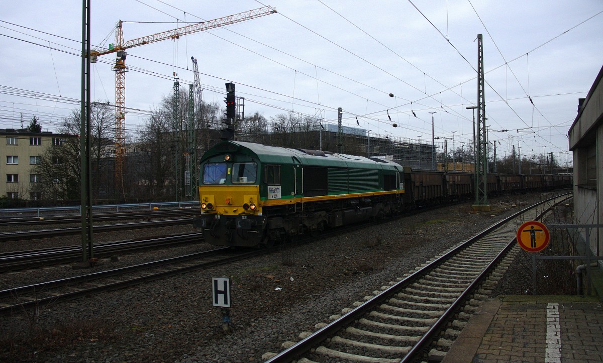 Die Class 66 V266/PB10 von der Rurtalbahn-Cargo kommt mit einem Bleizug aus Antwerpen-Lillo(B) nach Stolberg-Hammer und fährt in Aachen-West ein. 
Aufgenommen vom Bahnsteig in Aachen-West bei Wolken am Nachmittag vom 16.1.2015.