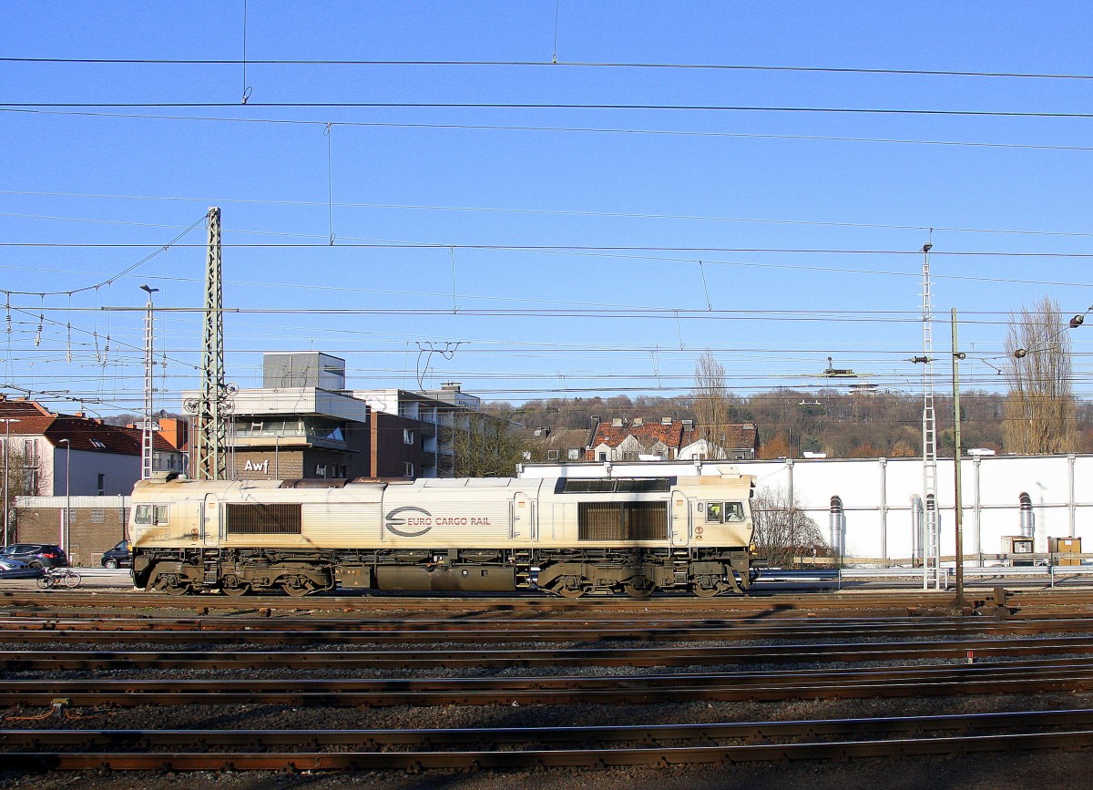 Die Class 77 77025 von ECR und DBS fährt als Lokzug von Aachen-West nach Montzen,Belgien bei der Abfahrt aus Aachen-West und fährt in Richtung Montzen.
Aufgenommen vom Bahnsteig in Aachen-West. 
Bei tollem Frühlingswetter am Nachmittag vom 12.3.2015.