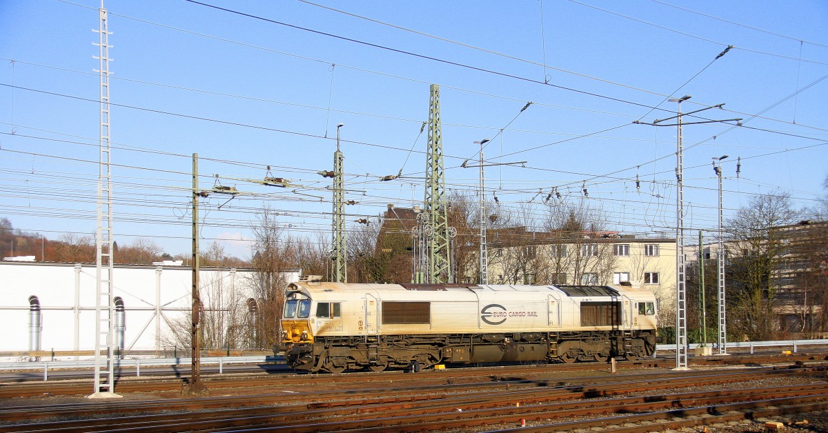 Die Class 77 77025 von ECR und DBS fährt als Lokzug von Aachen-West nach Montzen,Belgien bei der Abfahrt aus Aachen-West und fährt in Richtung Montzen. Aufgenommen vom Bahnsteig in Aachen-West. 
Bei tollem Frühlingswetter am Nachmittag vom 12.3.2015.