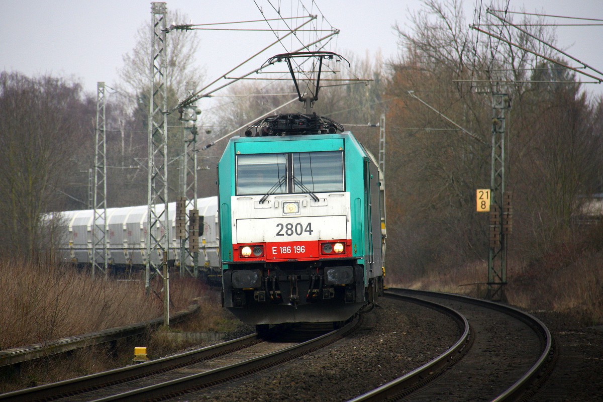 Die Cobra 2804  kommt mit einem Kalkleerzug aus Millingen(D) nach Yves-Gomezee(B) aus Rheydt,Wickrath,Beckrath,Herrath,Erkelenz,Baal,Hückelhoven-Baal,Brachelen,Lindern,Süggerrath,Geilenkirchen,Frelenberg,Zweibrüggen,Übach-Palenberg und fährt durch Rimburg in Richtung Finkenrath,Hofstadt,Herzogenrath,Kohlscheid,Richterich,Laurensberg,Aachen-West.
Aufgenommen am Bahnübergang in Rimburg im Wurmtal. 
Bei Sonne und Wolken am Mittag vom 12.3.2016.