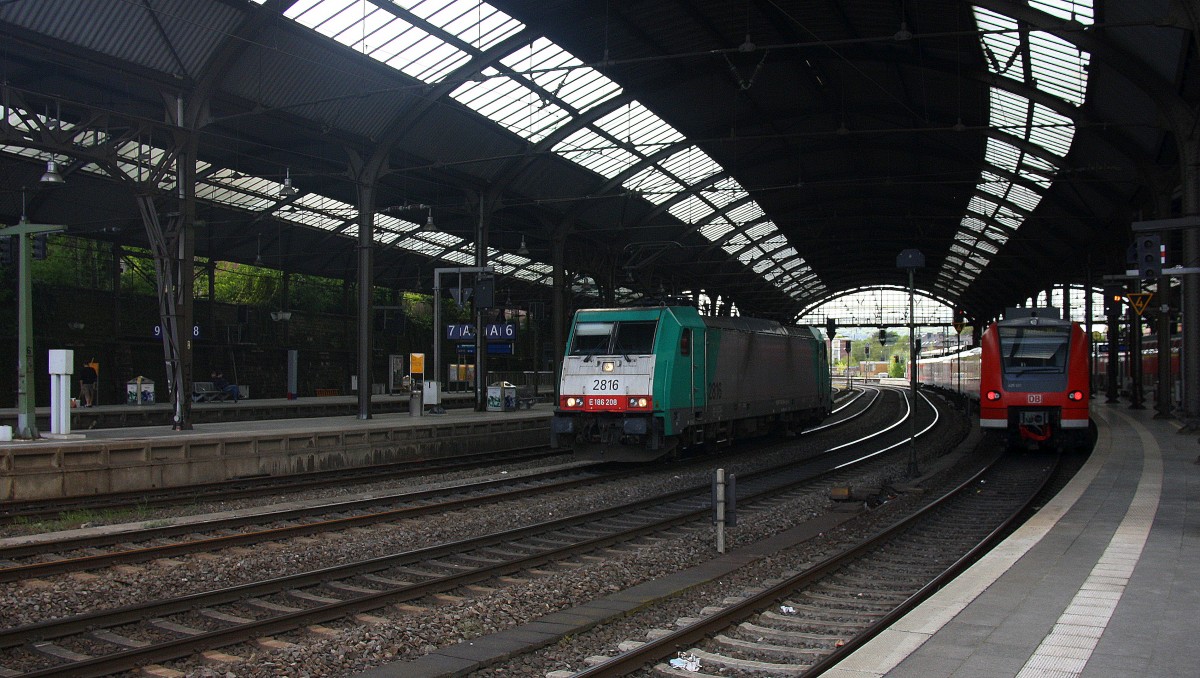Die Cobra 2816 kommt aus Richtung Aachen-West,Aachen-Schanz als Lokzug von Aachen-West nach Köln-Gremberg und fährt durch den Aachener-Hbf in Richtung Aachen-Rothe-Erde,Stolberg-Hbf(Rheinland)Eschweiler-Hbf,Langerwehe,Düren,Merzenich,Buir,Horrem,Kerpen-Köln-Ehrenfeld,Köln-West,Köln-Süd.
Aufgenommen vom Bahnsteig 2 vom Aachen-Hbf. 
Bei Sonne und Wolken am Nachmittag vom 7.5.2015. 