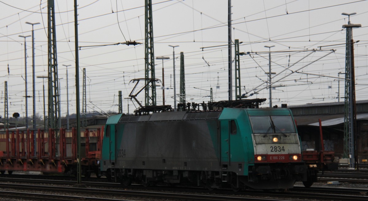 Die Cobra 2834 rangiert in Aachen-West. 
Aufgenommen vom Bahnsteig in Aachen-West bei Regenwolken am Nachmittag vom 28.2.2014.