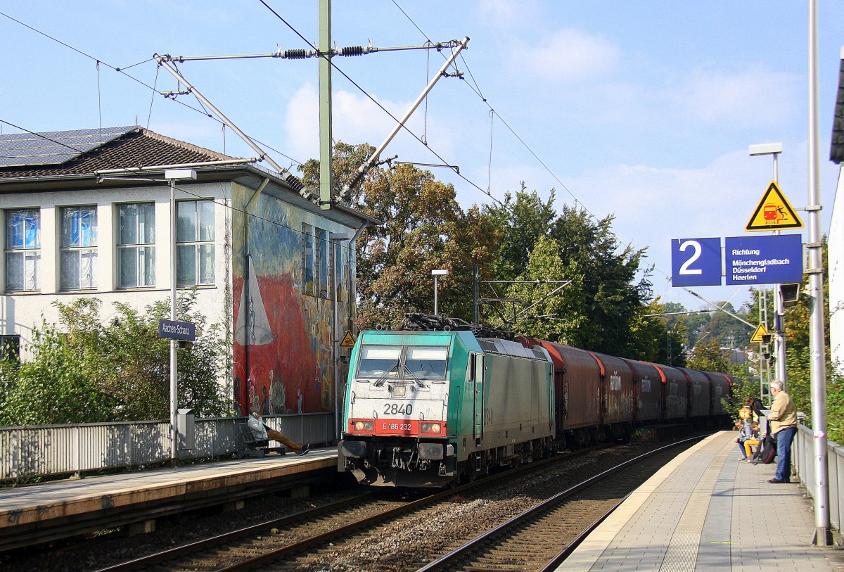 Die Cobra 2840 kommt durch Aachen-Schanz mit einem  Kurzen Coilzug aus Kinkempois(B) nach Köln-Gremberg und kommt aus Richtung Aachen-West und fährt in Richtung Aachen-Hbf,Köln bei schönem Sonnenschein am 22.9.2014.
