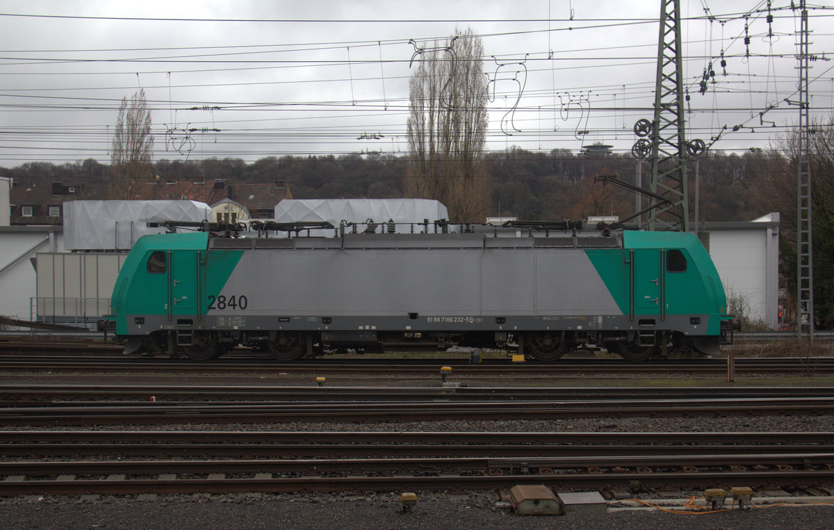 Die Cobra 2840 rangiert in Aachen-West. 
Aufgenommen vom Bahnsteig in Aachen-West. 
Bei Regenwolken am Nachmittag vom 15.3.2019.