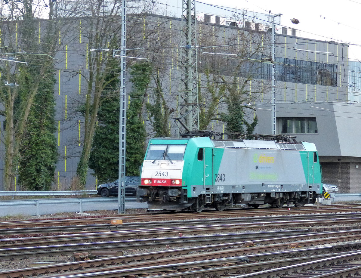 Die Cobra 2843 rangiert in Aachen-West. 
Aufgenommen vom Bahnsteig in Aachen-West. 
Am Kalten Nachmittag vom 19.1.2018.