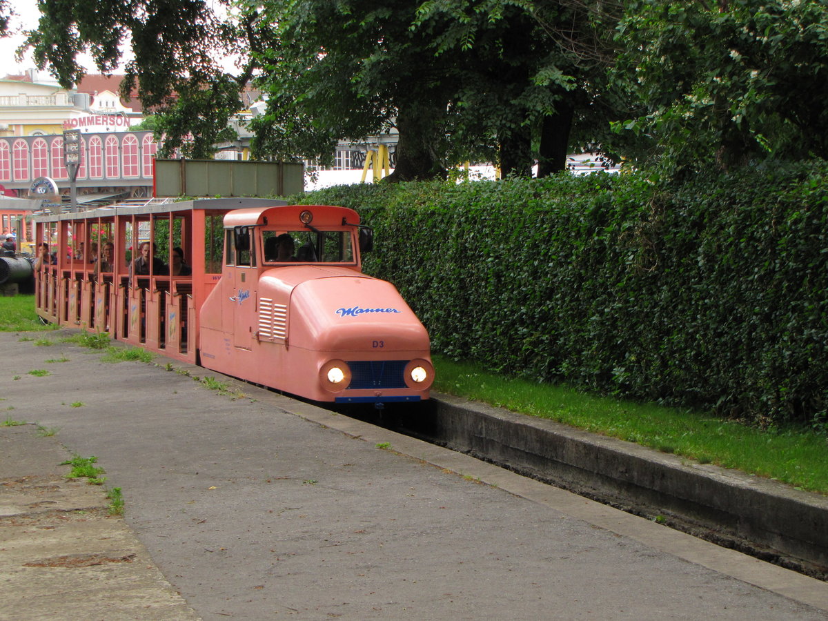 Die D3 mit einem Zug der Liliputbahn, am 02.06.2016 im Hauptbahnhof.