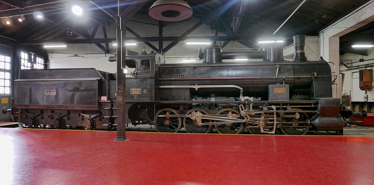 Die Dampflok 180.01 steht im Rundlokschuppen des Südbahnmuseums am Bahnhof Mürzzuschlag, 07.07.2019
