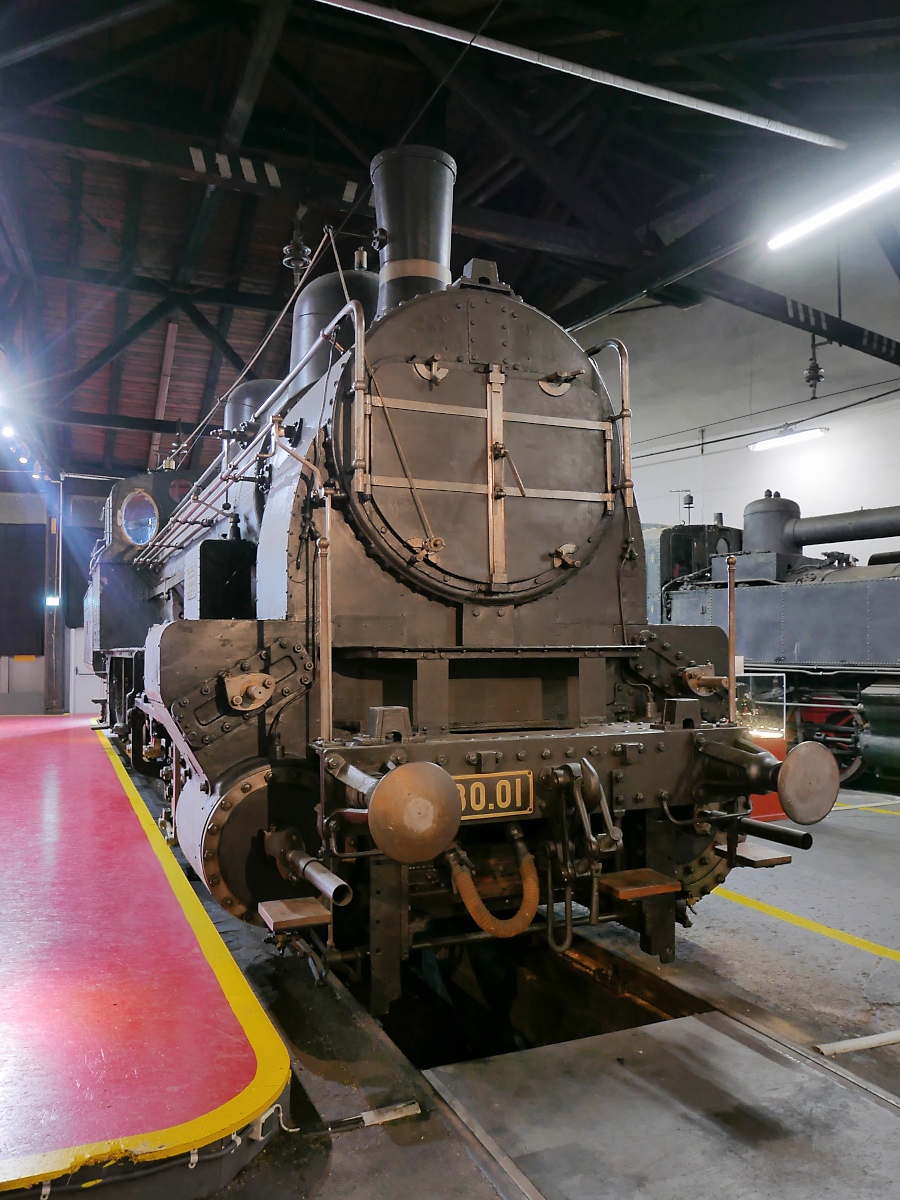 Die Dampflok 180.01 steht im Rundlokschuppen des Südbahnmuseums am Bahnhof Mürzzuschlag, 07.07.2019
