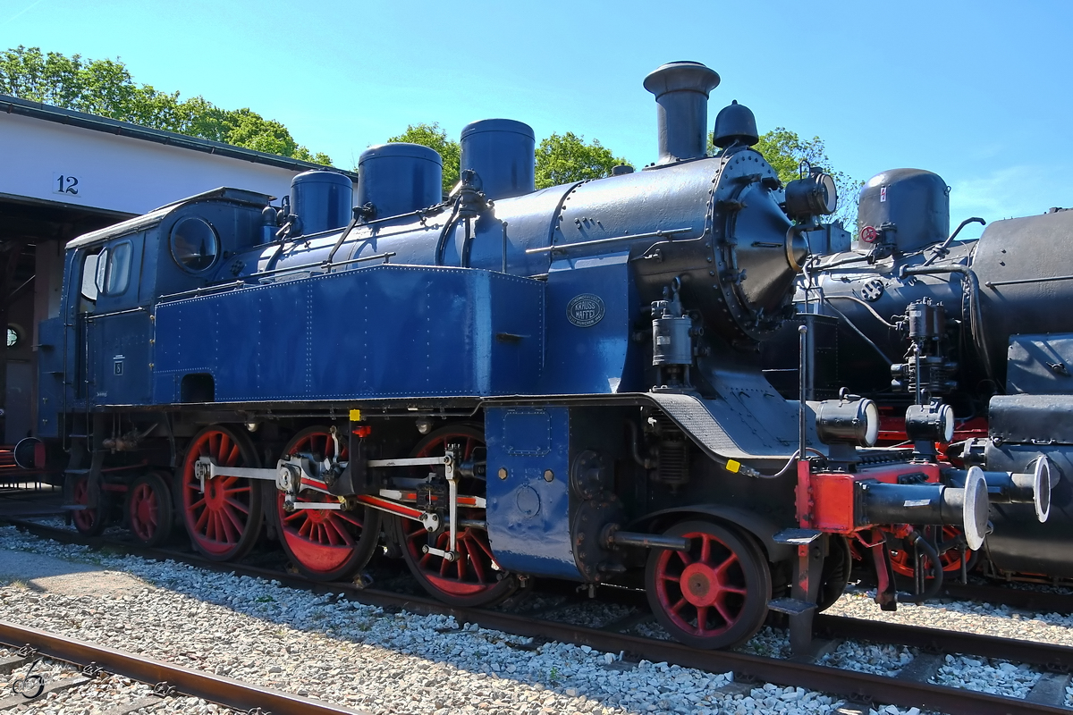 Die Dampflok TAG 8 stammt aus dem Jahr 1943 und wurde bei Krauss-Maffei gebaut. (Bayerisches Eisenbahnmuseum Nördlingen, Juni 2019)