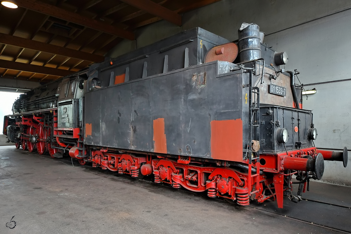 Die Dampflokomotive 01 1533-7 wird gerade aufgearbeitet und ist Teil der Ausstellung im Lokpark Ampflwang. (August 2020)