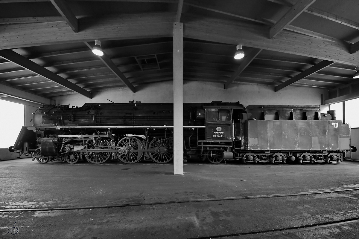 Die Dampflokomotive 01 1533-7 wird gerade im Lokpark Ampflwang aufgearbeitet. (August 2020)