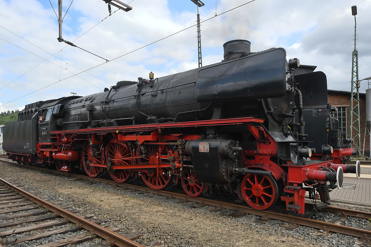 Die Dampflokomotive 011 075-9 Anfang Juli 2019 auf dem Gelände des Bahnbetriebswerkes in Altenbeken.