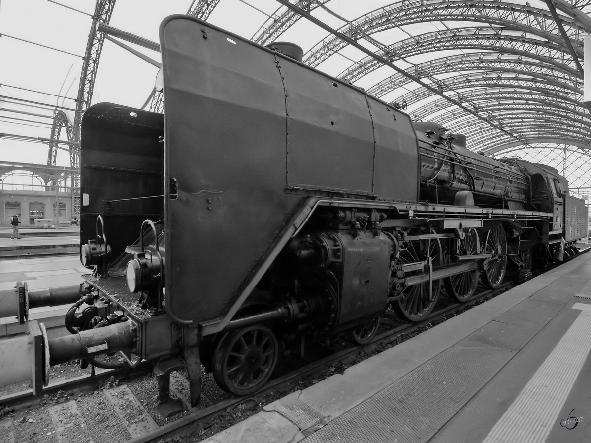 Die Dampflokomotive 03 001 war im Dresdener Hauptbahnhof abgestellt. (April 2017)