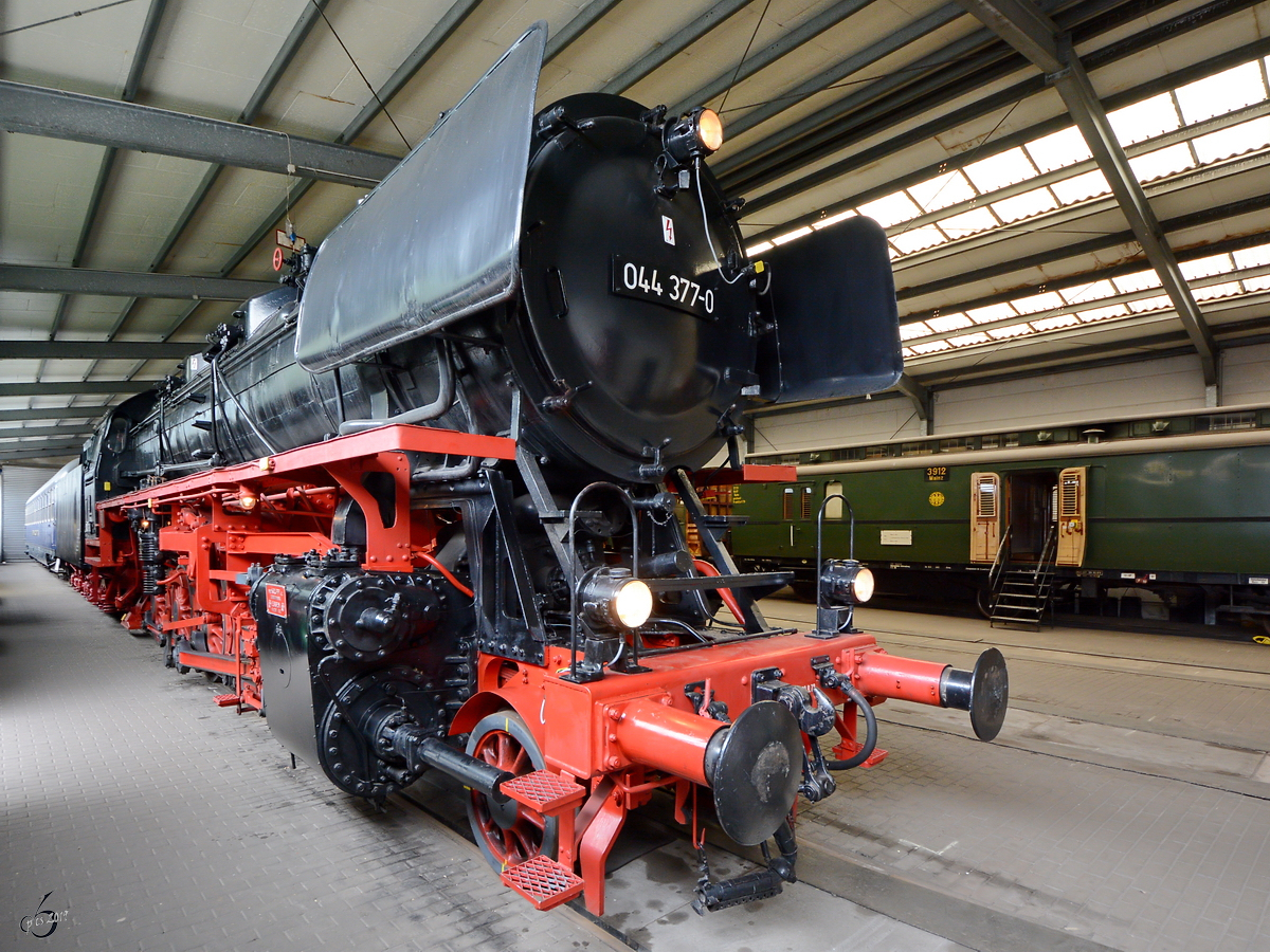 Die Dampflokomotive 044 377-0 aus dem Jahr 1942 war ANfang Juni 2019 im Eisenbahnmuseum Bochum zu sehen.