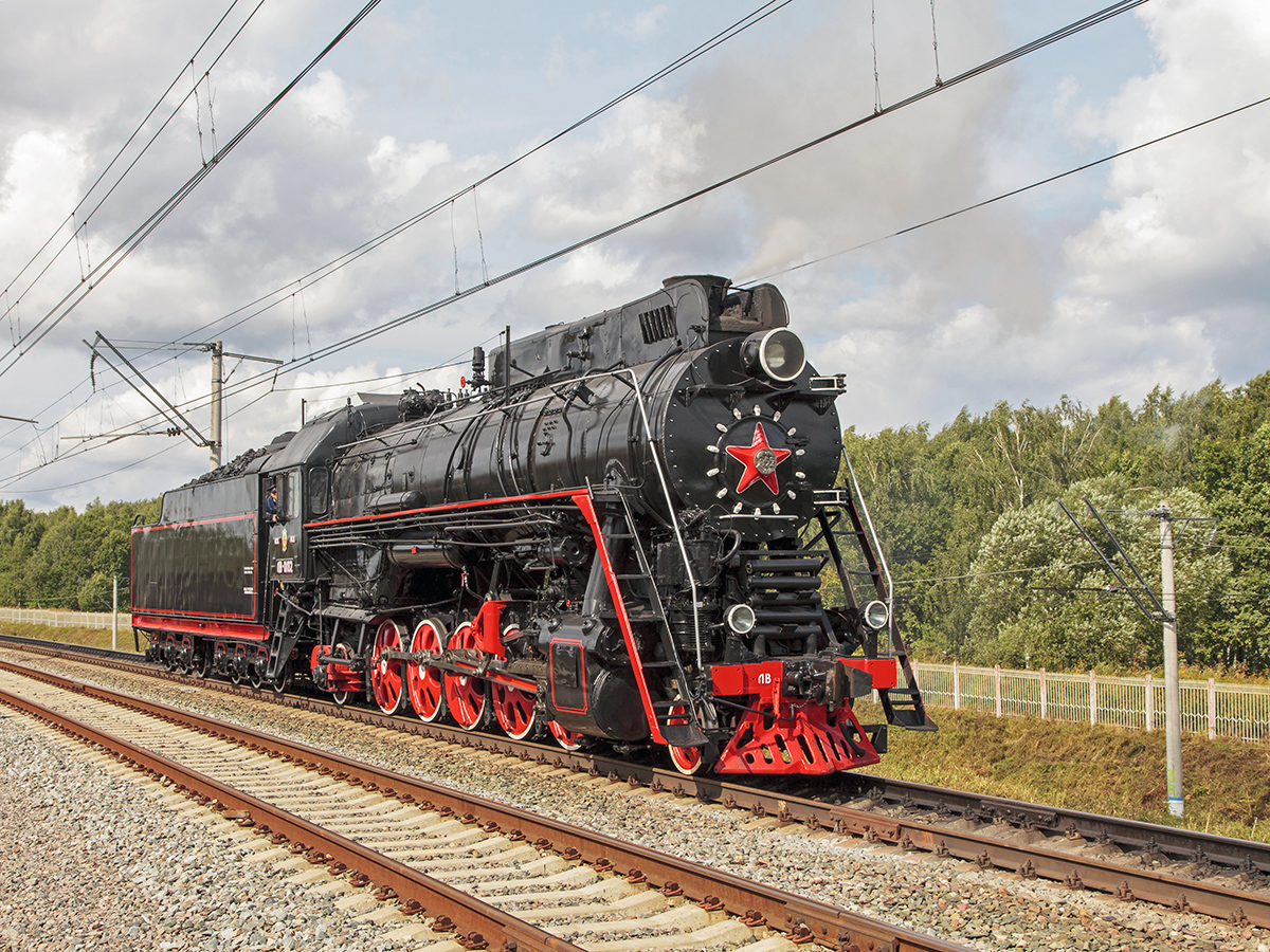 Die Dampflokomotive ЛB-0182 fährt auf dem Testring in Schtscherbinka am 27. August 2017. Die Lokparadeprobe für EXPO 1520 Eisenbahnausstellung. 