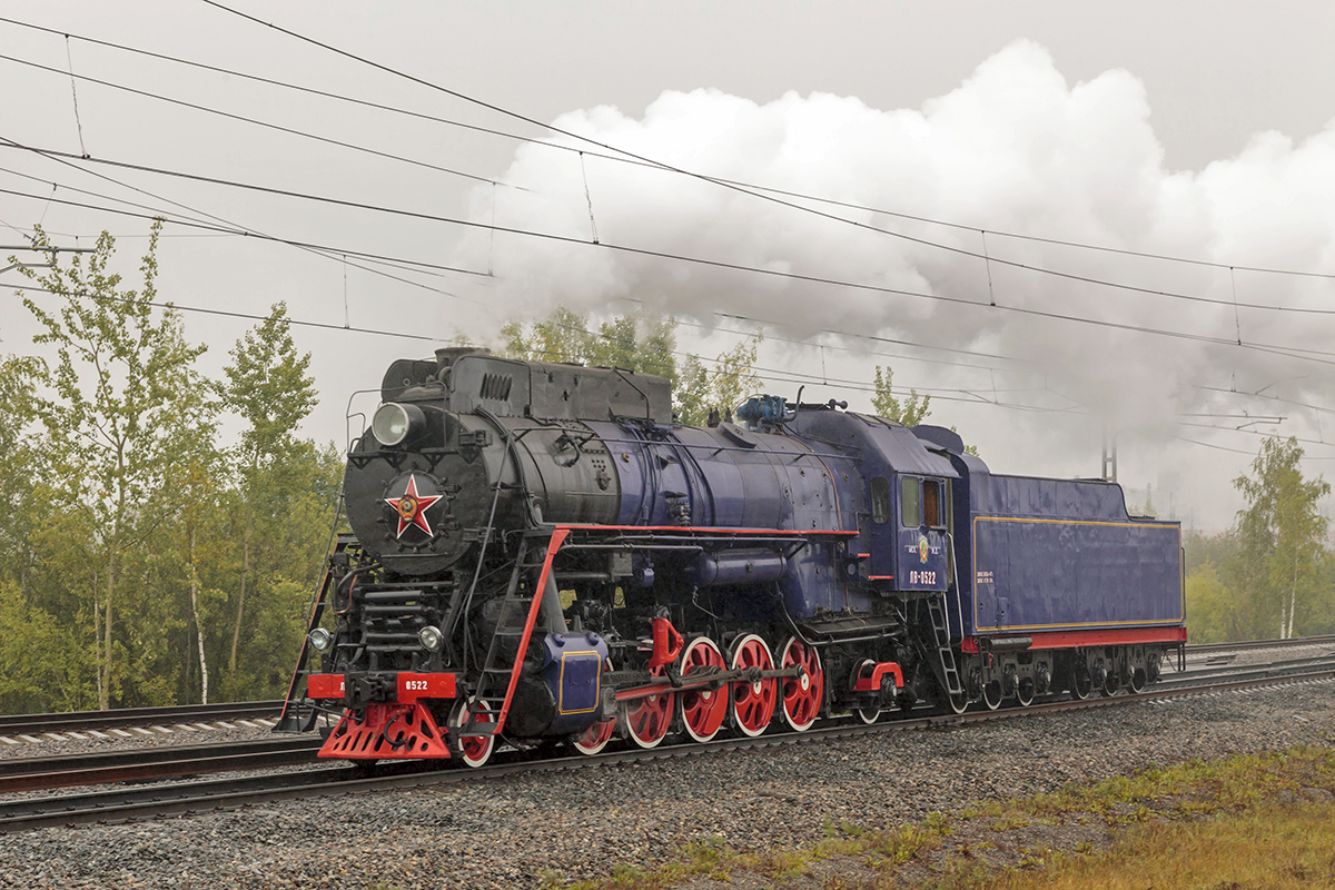 Die Dampflokomotive ЛB-0522 fährt auf dem Testring in Schtscherbinka am 5. September 2015