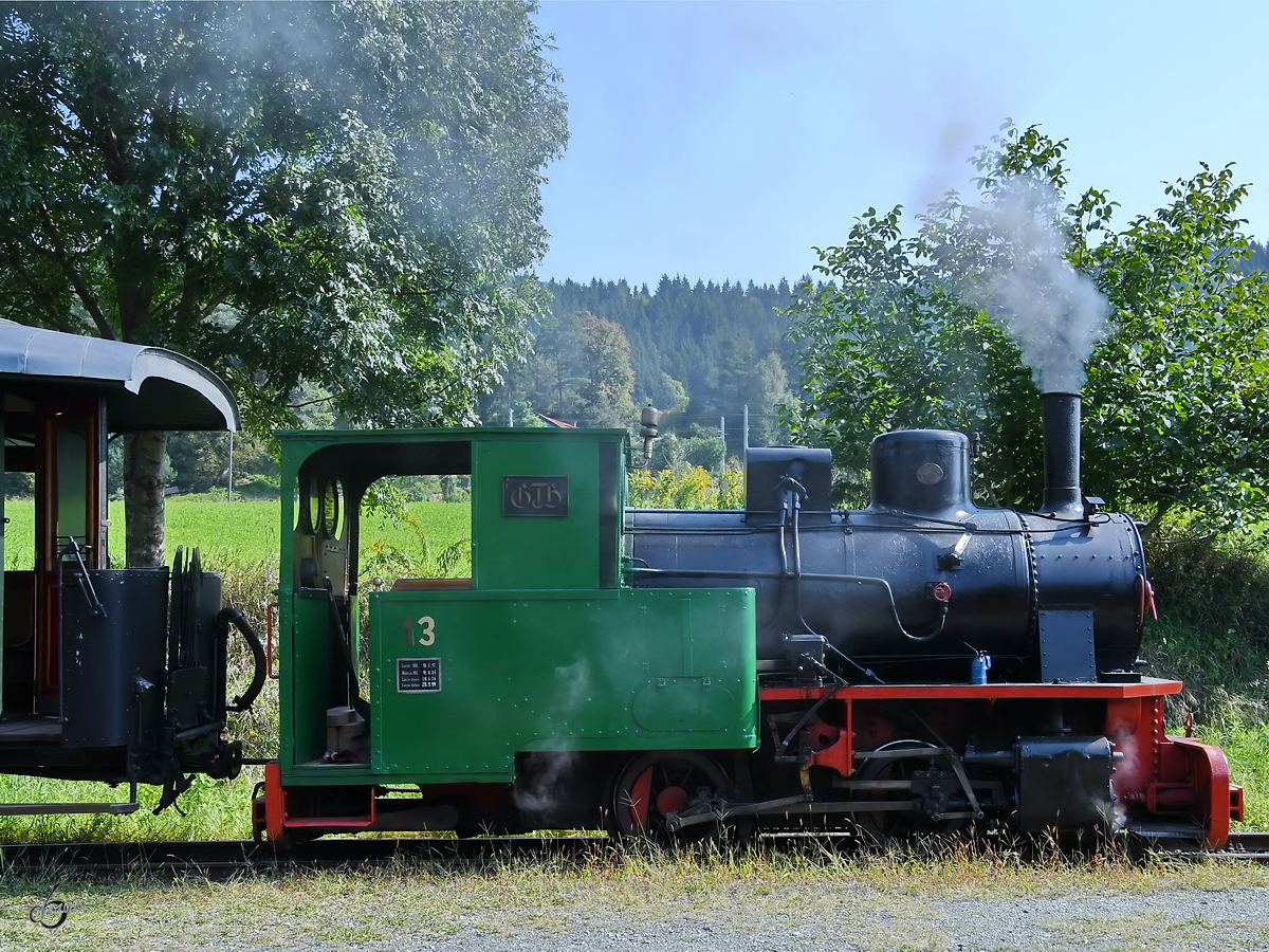 Die Dampflokomotive 13  Böhler  wurde 1941 bei Krauss in München gebaut und wartet hier auf ihren nächsten Einsatz auf der Strecke der Gurkthalbahn. (Pöckstein-Zwischenwässern, September 2019)