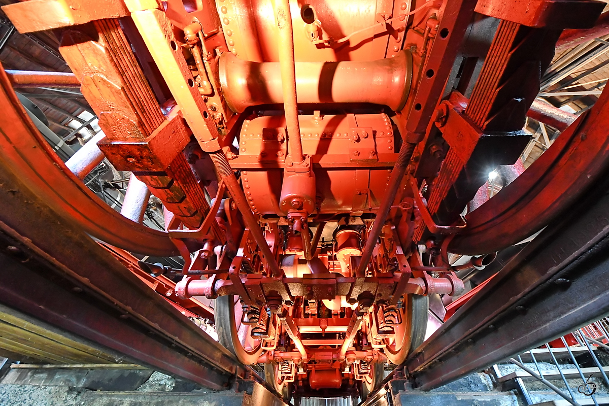 Die Dampflokomotive 18 612 konnte auch von unten betrachtet werden. (Deutsches Dampflokomotiv-Museum Neuenmarkt-Wirsberg, Juni 2019)