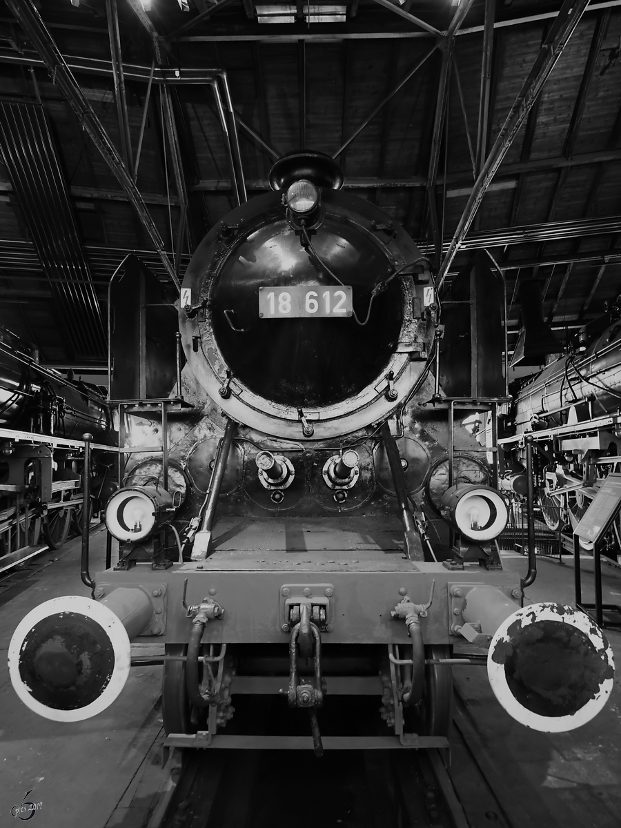Die Dampflokomotive 18 612 wurde 1927 gebaut und ist im Deutschen Dampflokomotiv-Museum Neuenmarkt-Wirsberg ausgestellt. (Juni 2019)