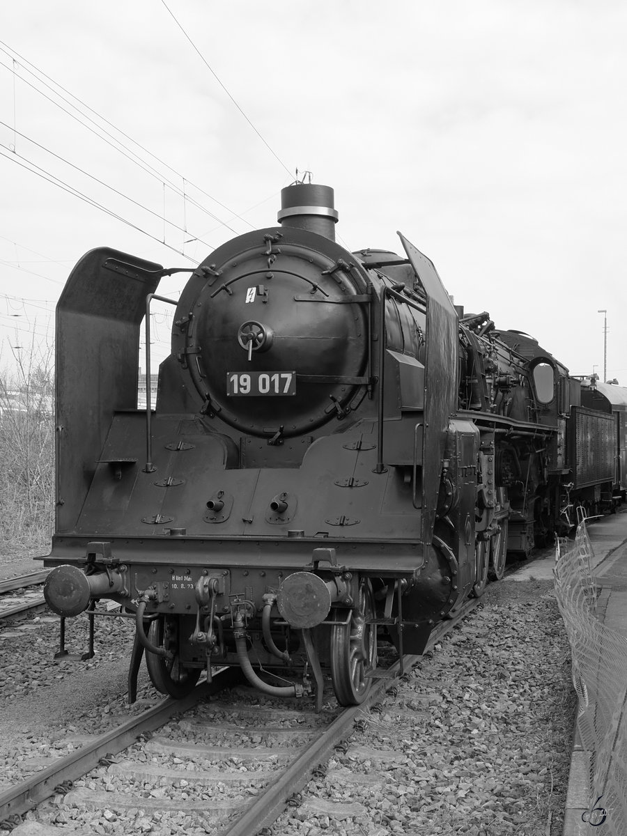 Die Dampflokomotive 19 017 im Eisenbahnmuseum Dresden-Altstadt. (April 2017)