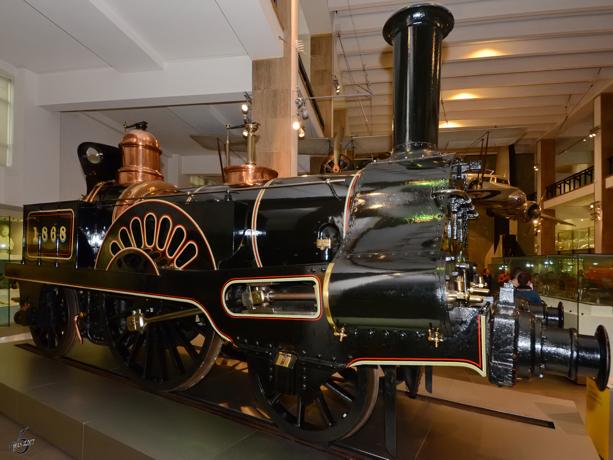 Die Dampflokomotive 2-2-2 1868  Columbine  der Grand Junction Railway im Science Museum London (September 2013)