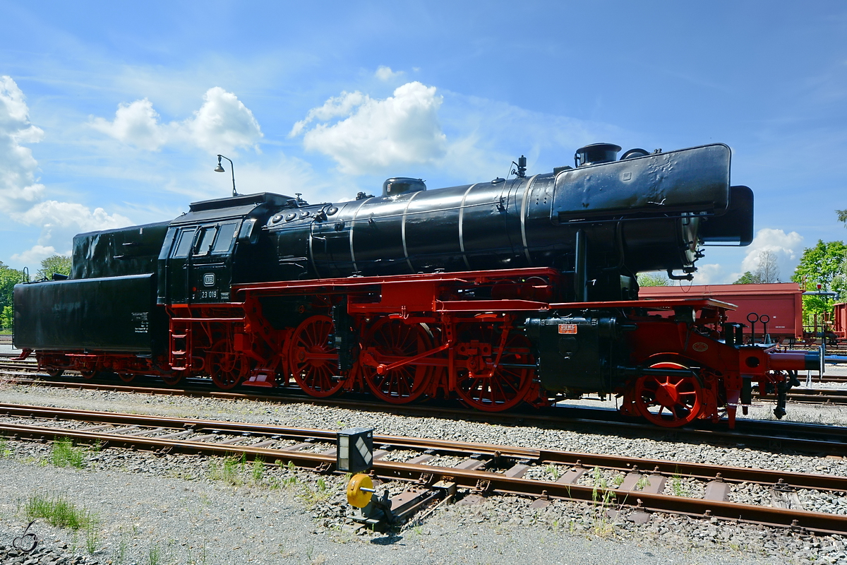 Die Dampflokomotive 23 019 wurde 1952 bei Jung gebaut und ist heute im Deutschen Dampflokomotiv-Museum Neuenmarkt-Wirsberg ausgestellt. (Juni 2019)