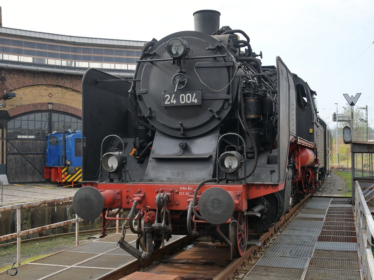 Die Dampflokomotive 24 004 Anfang April 2017 in Dresden-Altstadt.