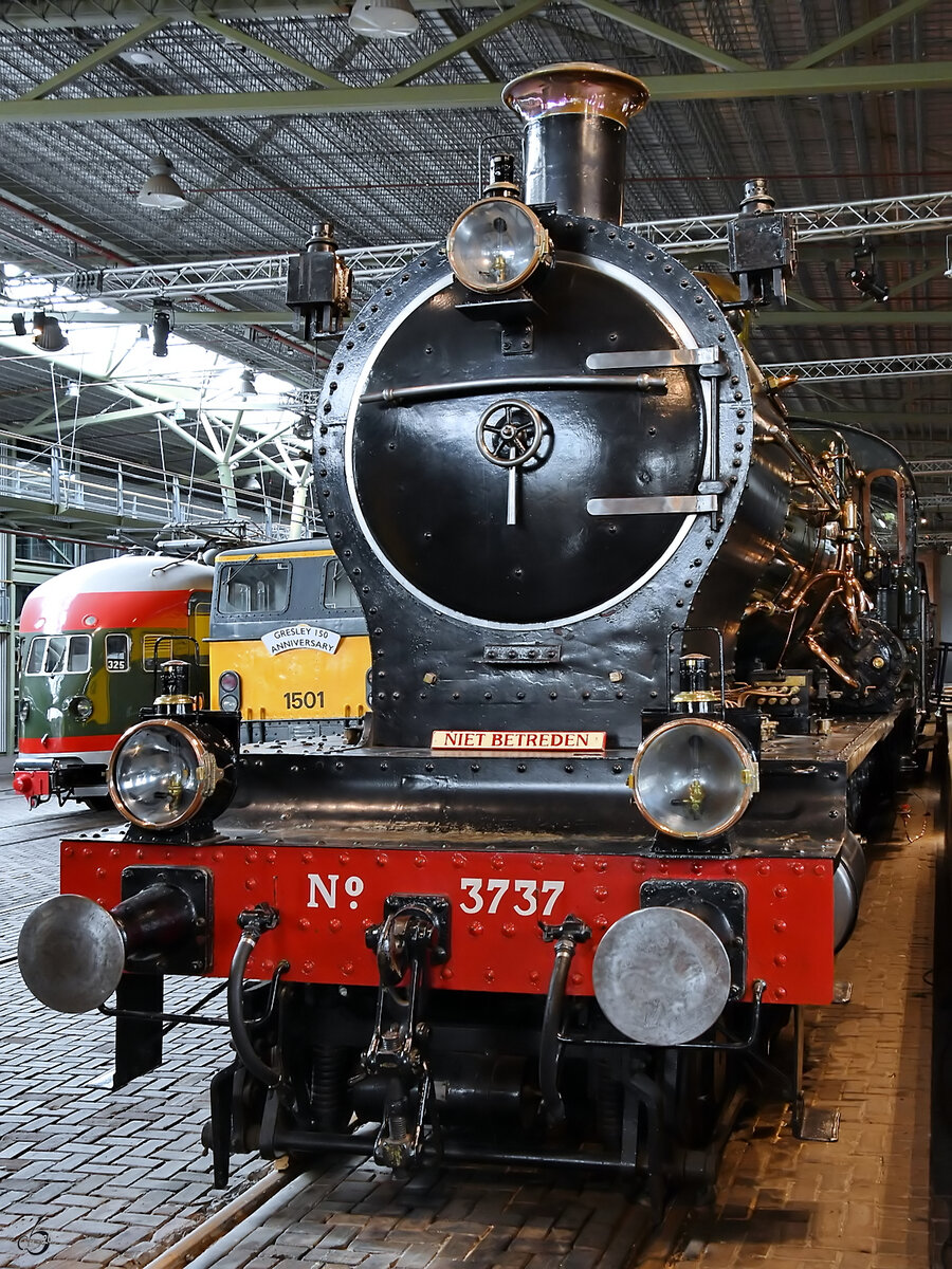 Die Dampflokomotive 3737 (ehem. 731)  Die Gro�e (De Jumbo)  wurde 1911 bei Werkspoor in Amsterdam gebaut. Am 7. Januar 1958 absolvierte die Maschine ihre letzte regul�re Fahrt - von Geldermalsen zum Eisenbahnmuseum in Utrecht. (September 2026)