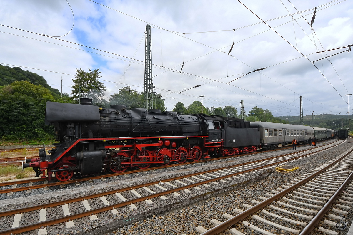 Die Dampflokomotive 44 1486-8 war Anfang Juli 2019 mit einem historischen Sonderzug in Altenbeken zu Besuch.