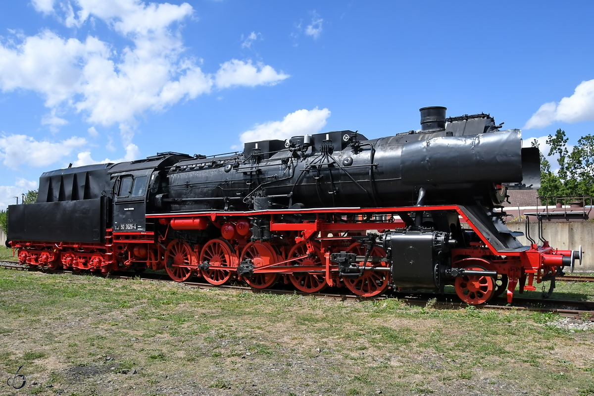 Die Dampflokomotive 50 3626-4 steht im Eisenbahnmuseum Weimar. (August 2018)