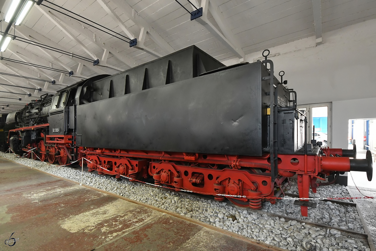 Die Dampflokomotive 50 3703-1 ist im Oldtimermuseum Prora zu finden. (April 2019)