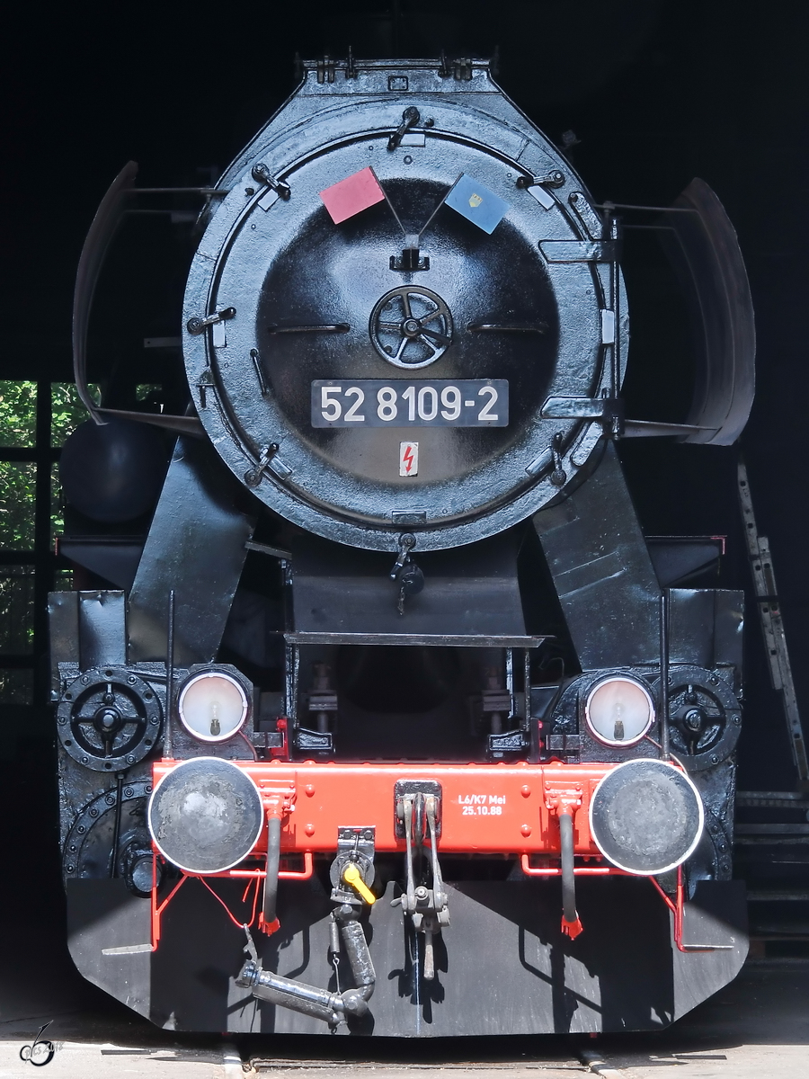 Die Dampflokomotive 52 8109-2 im Eisenbahnmuseum Weimar. (August 2018)