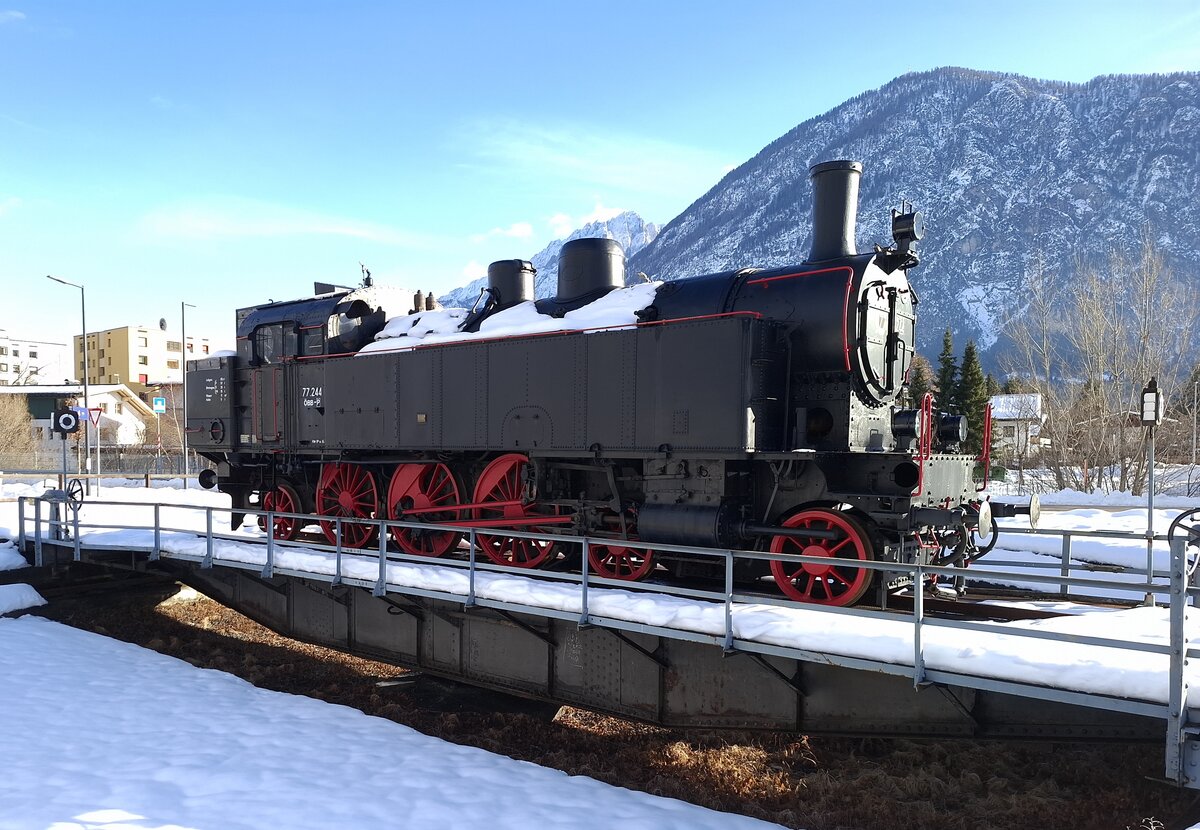 Die Dampflokomotive 77.244 aufgenommen am (8.2.2026)auf der Drehscheibe in Lienz