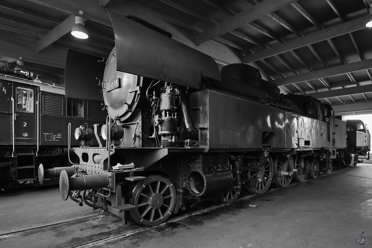 Die Dampflokomotive 78 618 stammt aus dem Jahr 1938 und ist Teil der Ausstellung im Lokpark Ampflwang. (August 2020)