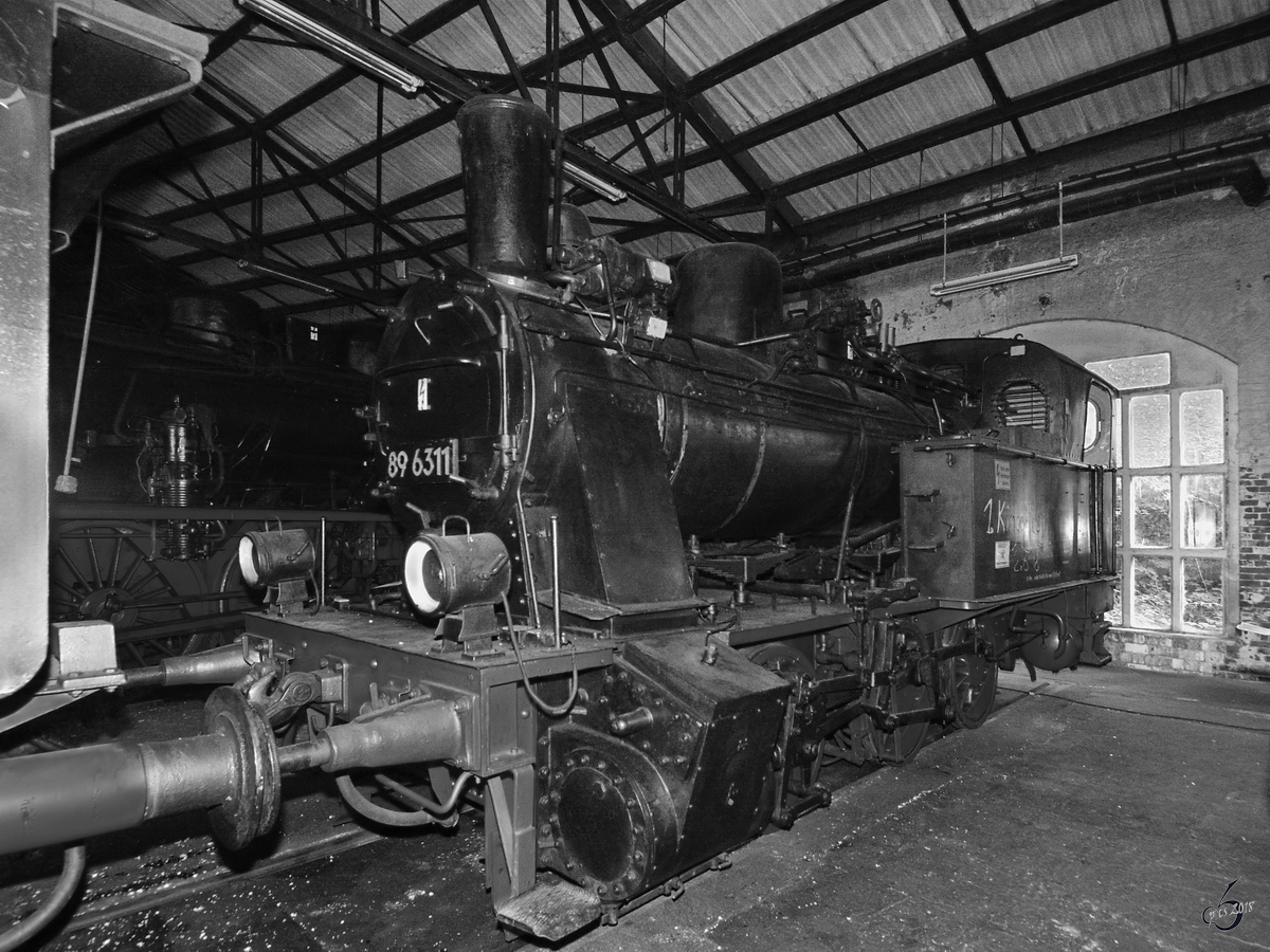 Die Dampflokomotive 89 6311 steht im Eisenbahnmuseum Arnstadt. (August 2018)