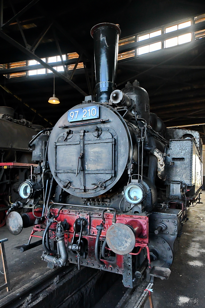 Die Dampflokomotive 97 210 wurde 1893 in der Wiener Lokomotiv-Fabrik hergestellt. (Eisenbahnmuseum Darmstadt-Kranichstein, September 2019)