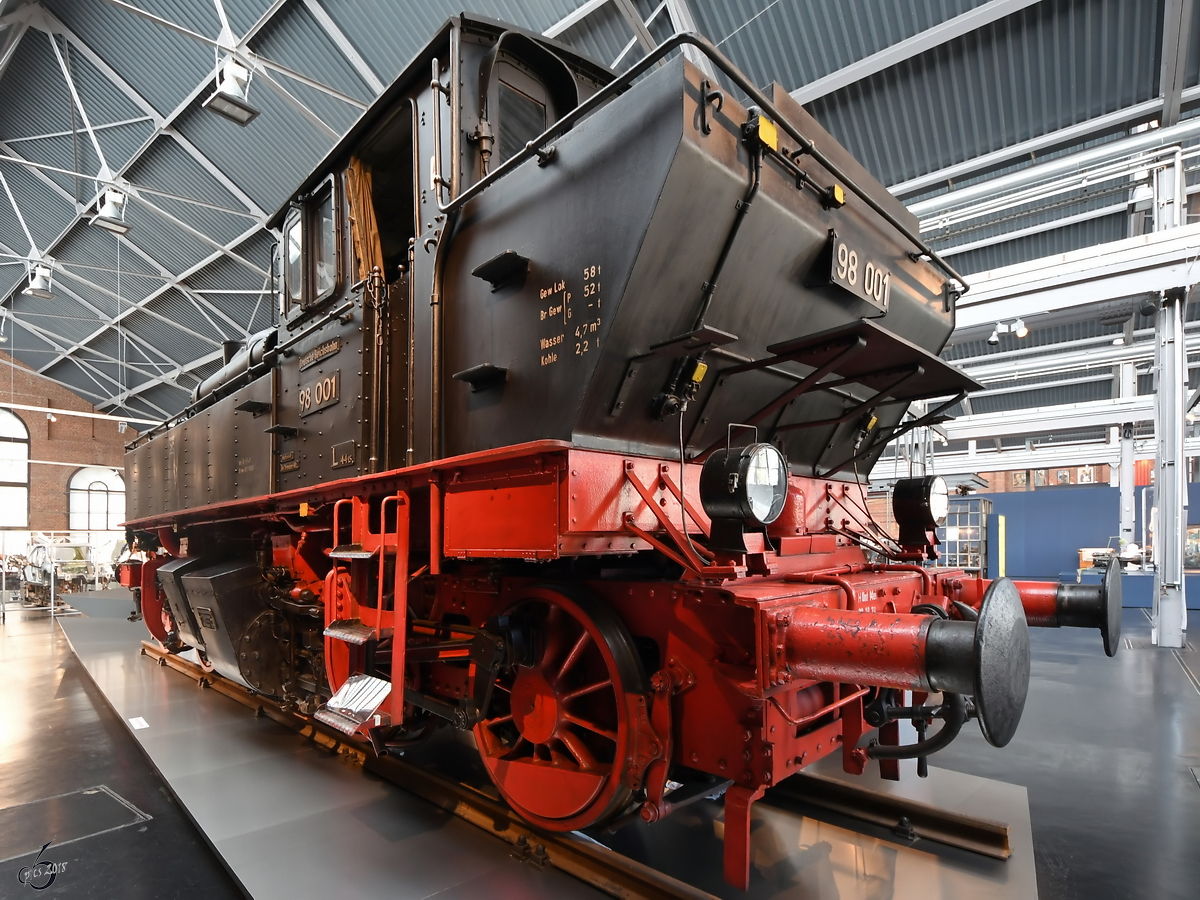 Die Dampflokomotive 98 001 ist im Sächsischen Industriemuseum Chemnitz ausgestellt. (August 2018)